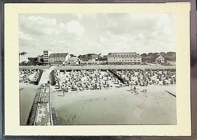38145616 - 2190 Duhnen Foto montiert auf Karton Strand mit Hotels Fotograf Otto