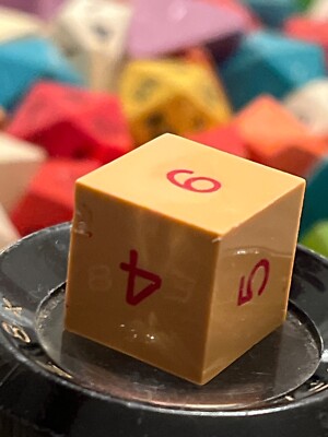 Vintage Gamescience d6 tan w/ fresh red rpg ad&d dice 120723@