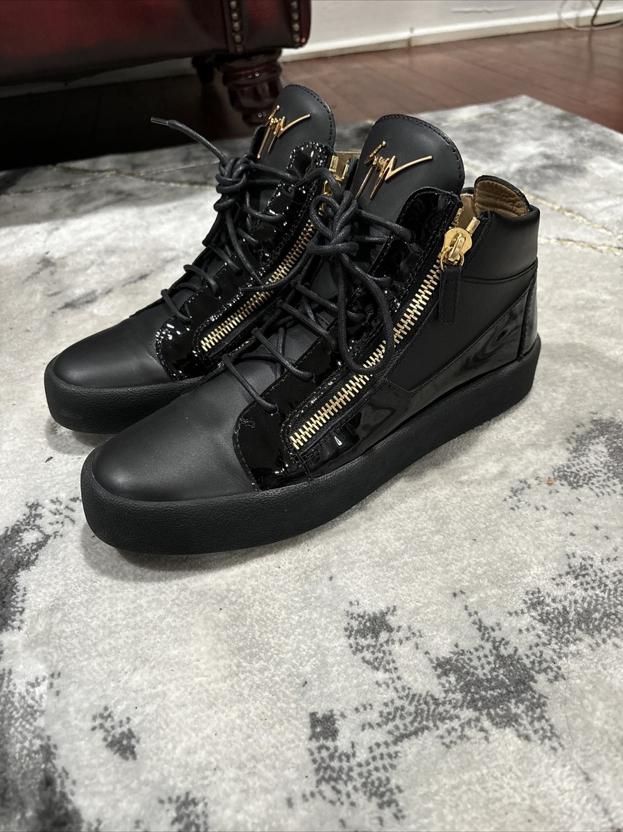 Giuseppe Zanotti Men display picture 1
