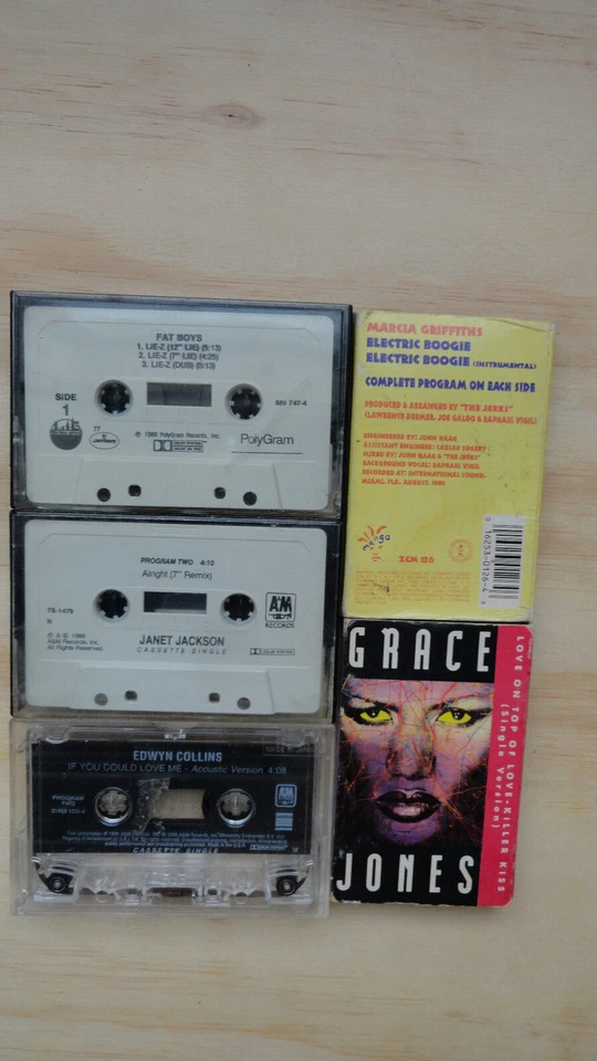 Virous Without sleeves cassttes. Good condition 5 extended and instrumental  Foto 2 de 2