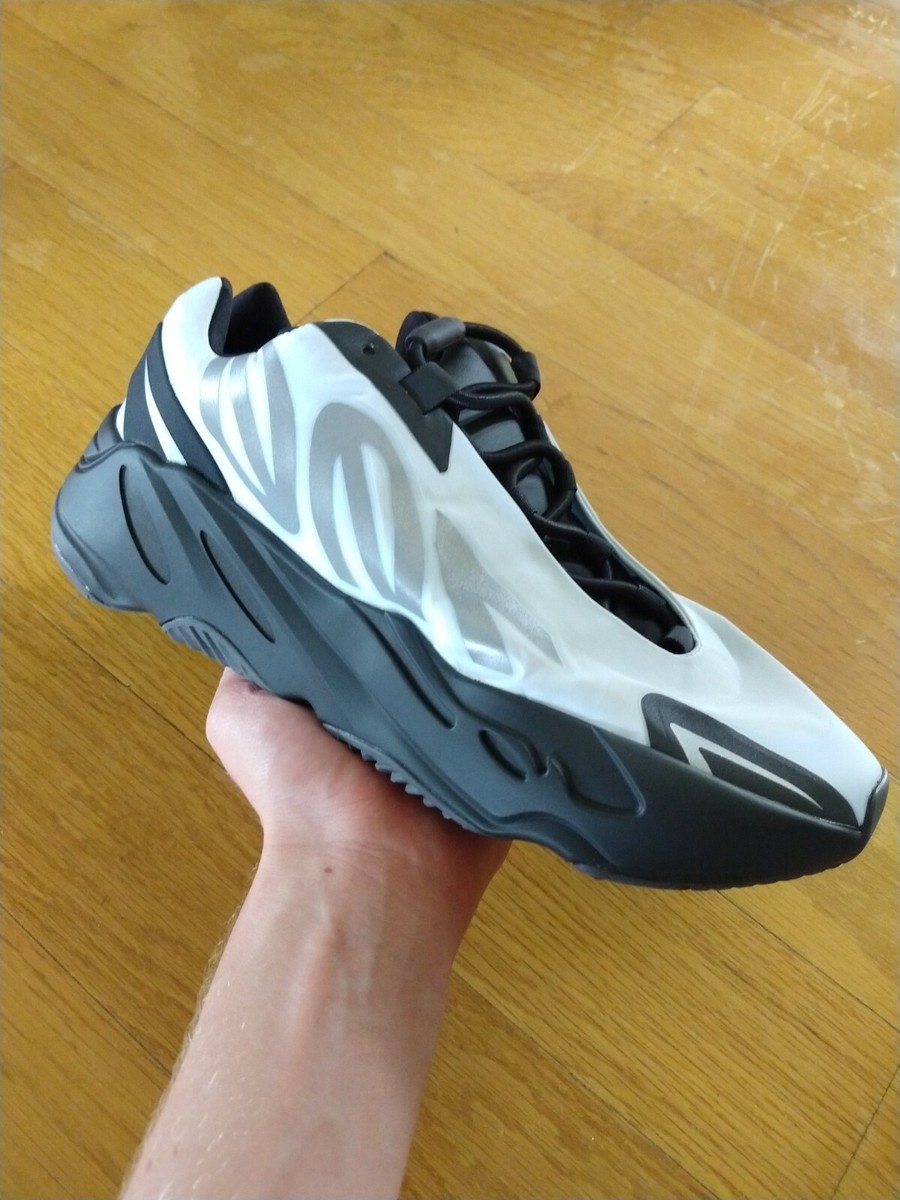 Yeezy Boost 700 MNVN Blue Tint. Size M 9. 100% Authentic | eBay display picture 3