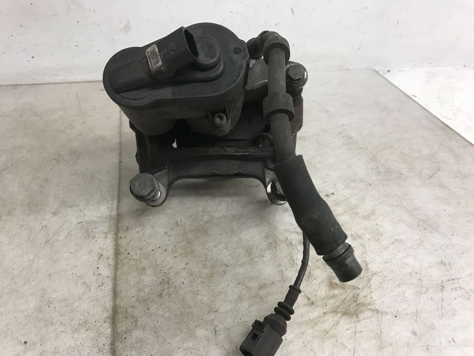 2013 - 2019 BENTLEY FLYING SPUR RIGHT REAR BRAKE CALIPER W/ BREAK ACTUATOR OEM