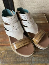 Sundance ROAN BED STU Carlita II Leather T- Strap Studded Sandals Size 7.5 $120