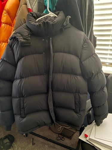 ARITZIA SUPER PUFF TNA " MEDIUM " BLACK