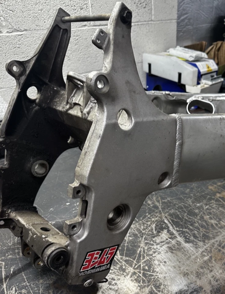 Buen chasis recto CLEANTTL 2000 Suzuki GSXR600 SRAD Asy 98-00 Foto 3 de 4