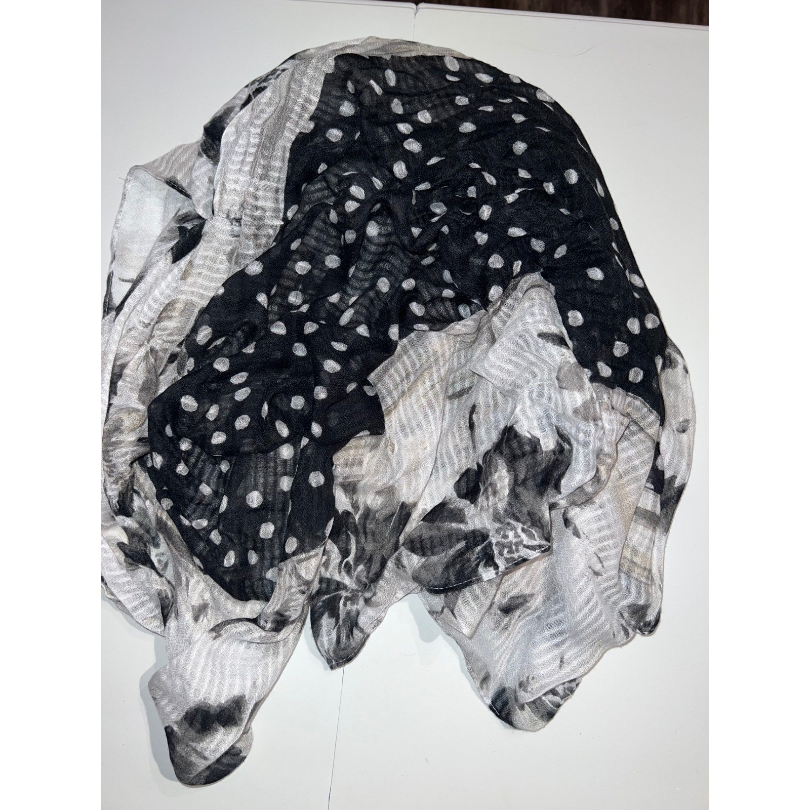 Simply Vera Vera Wang black and white polyester closed loop scarf 31x36 inches