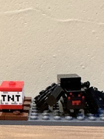 Lego Minecraft Set 21118 Pre-owned - Missing 2 Minifigures