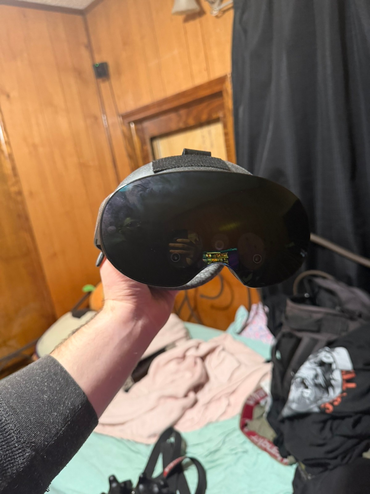 Quest Pro Headset including Charging Stand + Controllers (Used, Good Condition)