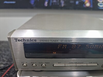 H1766 TECHNICS SE-HD301 Amplifier Amd ST-HD301 Tuner In Full