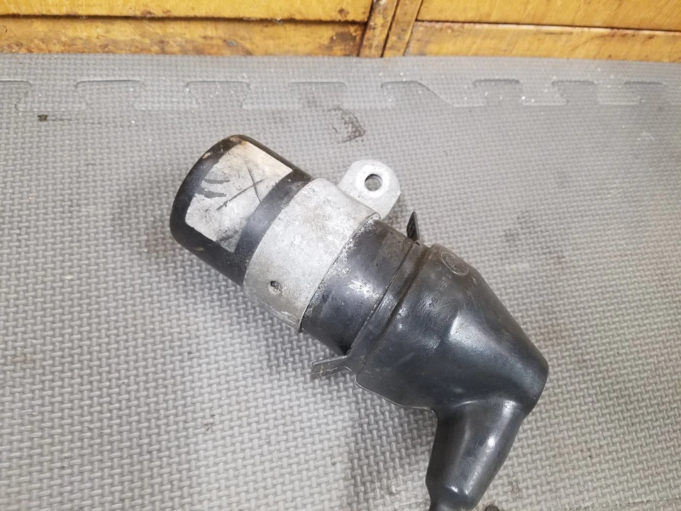 1989 BMW 635CSi (E24) M30B35 Spark Plug Wires, Guide Bracket, Coil, etc. - Image 4 of 4