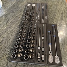 Snap-on 106 pc 3/8” & 1/4” sae & metric with extensions and ratchets