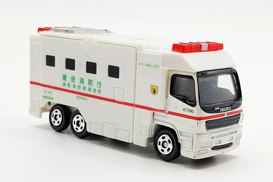 Takara Tomy Tomica No.116 ISUZU GIGA Ambulance Toy Car Discontinued product - Image 2 of 4