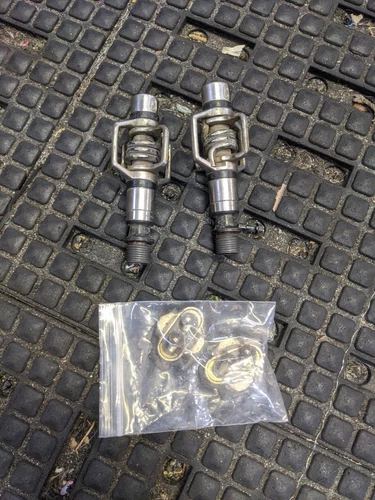 CRANK BROTHERS EGG BEATERS 2 CLIPLESS PEDALS SILVER W/ Cleats