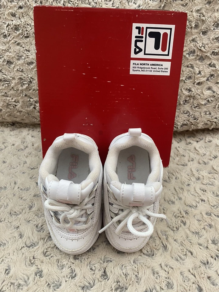 Fila Disruptor 2 Infant’s Size 5 Pre-owned Lace Up White w/pink Stitch Fila Logo - Image 3 of 4