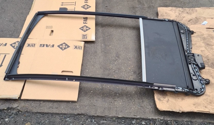 2018 NISSAN QASHQAI J11 MK2 PANARAMIC ROOF BLIND COVER & MOTOR 9000004218 - Image 4 of 4