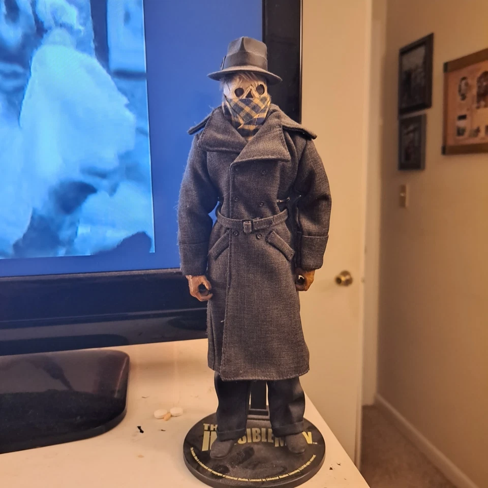 SIDESHOW UNIVERSAL MONSTERS THE INVISIBLE MAN CLAUDE RAINS 12" 1/6 SCALE FIGURE - Image 2 of 4