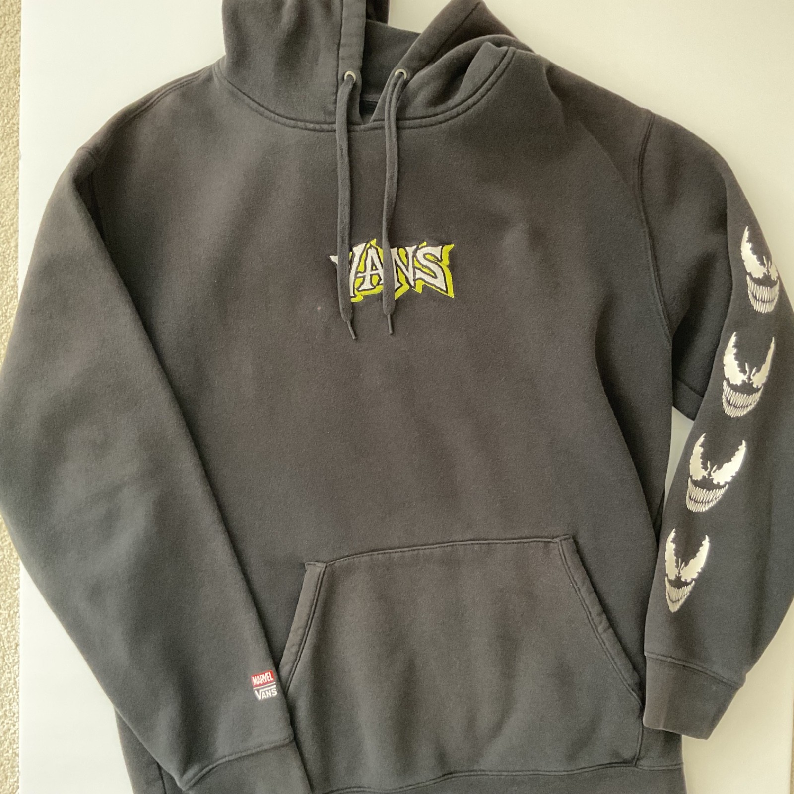 Vans Men’s X Marvel Comics Venom Hoodie Size X-Large Black Sweatshirt Fleece thumbnail 2
