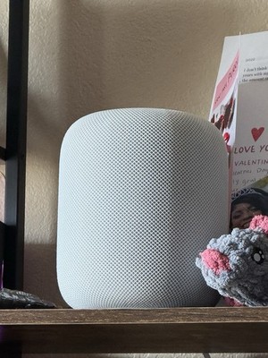 Apple HomePod White Smart Speaker Wireless Wi-Fi Bluetooth Siri Voice Search