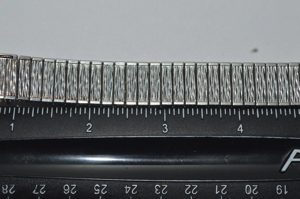 Speidel 16mm St. Steel Watch Expanding Strap With Calendar Silver Color Ca 1973 - Image 4 of 4