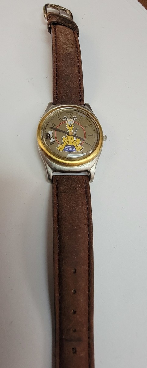 The　ウォルト・ディズニーCompany　プルート　Watch Disney Store Limited Pluto 70 Years a Loyal Frend Figure