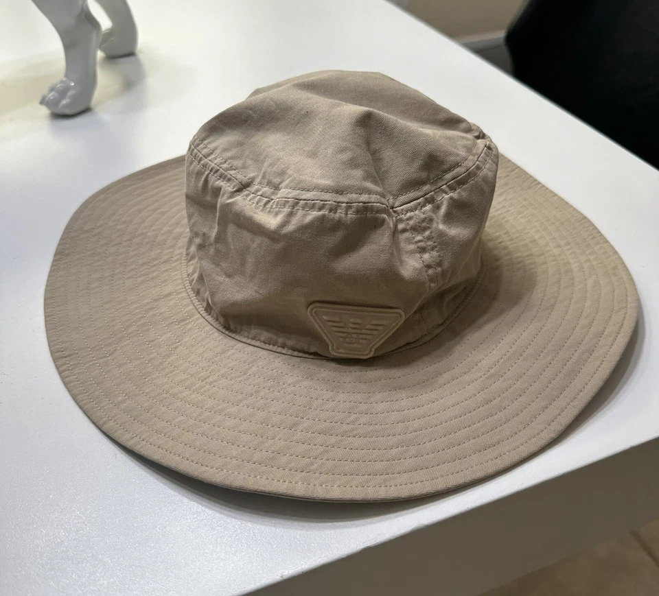 Sombrero Armani Foto 2 de 3