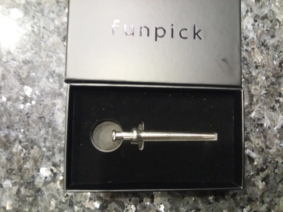 Paja Funpick Wiesn Koks con paquete de soporte de cadena para collar.  Nuevo. Foto 3 de 4