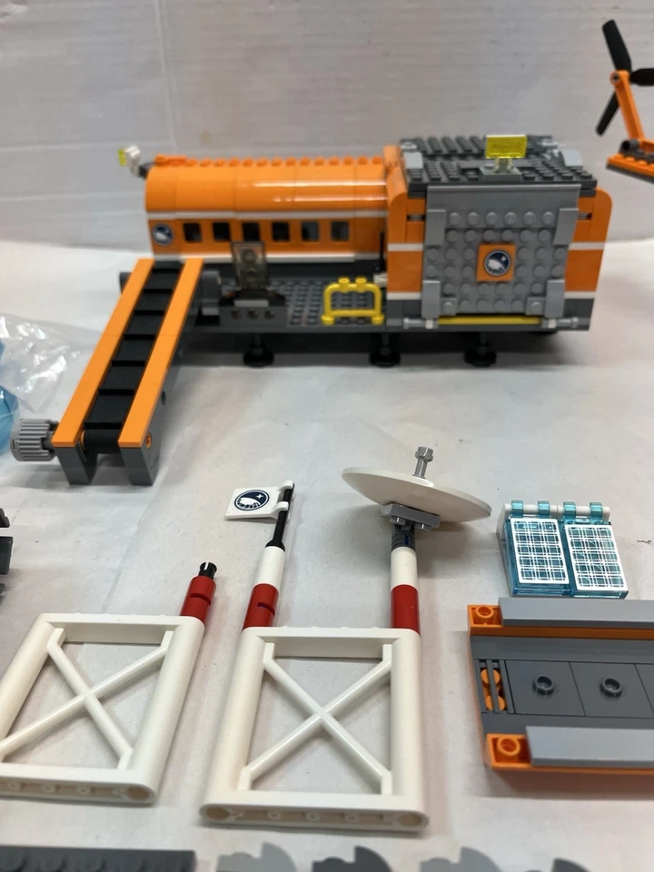 LEGO CITY Arctic Base Camp Helicrane Crawler Minifigura Lote de Piezas 60034 60036 Foto 2 de 4