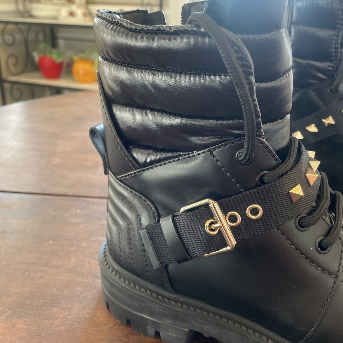 Valentino Garavani VSW CLO 2 New Size 36 Rock Star Combat Valentino Garavani VSW CLO 2 New Size 36 Rock Star Combat