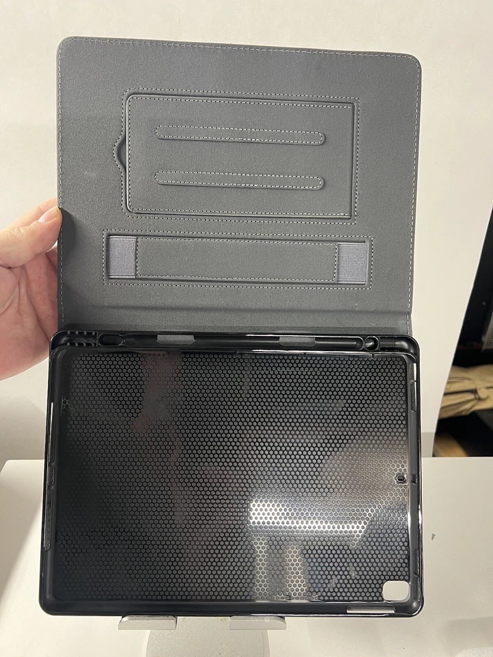 Estuche de transporte gris gamuza iPad 10.2 10' x 7" Foto 2 de 4