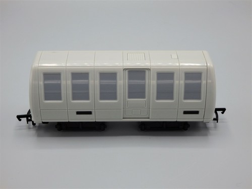 Bachmann OO Gauge Underground Ernie Unpowered Coaches - Picture 9 of 13