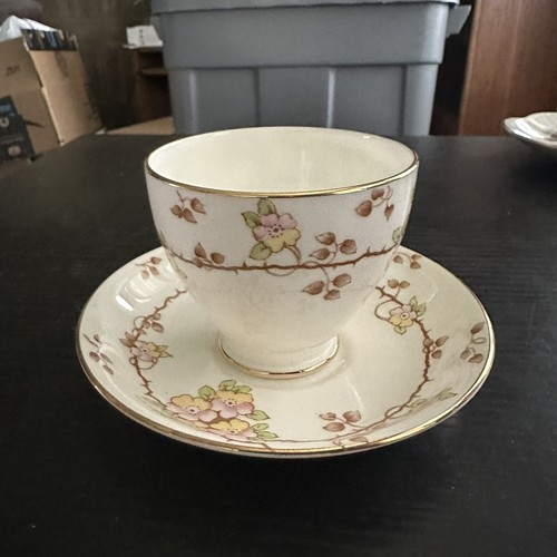 Vintage Old Royal Bone China Teacup & Saucer (Yellow/ Pink Flowers) - Picture 5 of 10