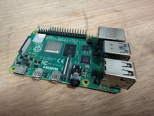Raspberry pi 4 model b 2Gb + 16Gb SD card