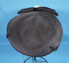 VTG WILSHIRE HAT Black Straw VELVET BOW w/RHINESTONE PIN Flat Platter JAUNTY