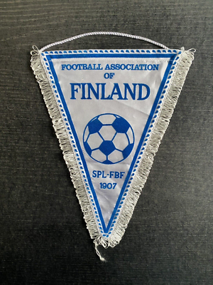 Fans De L'équipe De Football D'estonie Avec Des Drapeaux D'estonie