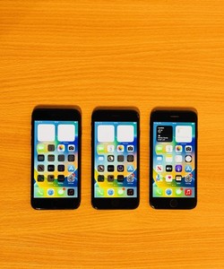 Restposten 3x Apple iPhone 8 64GB entsperrt kleine Displayrisse 80% + Akku funktioniert