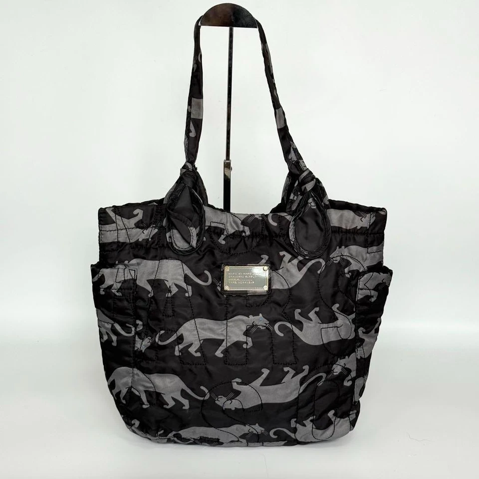 Bolso de Mano Marc by Marc Jacobs Patrón Leopardo Nylon Negro Gris Foto 2 de 4