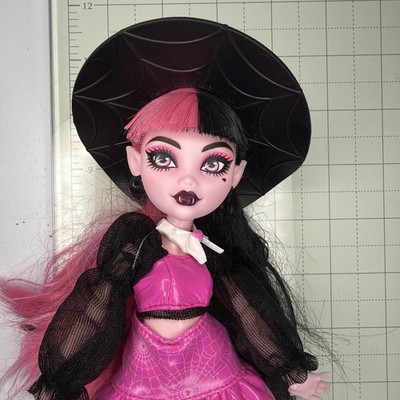 2021 Monster High G3 Draculaura  Core Refresh 11'' Fashion Doll With Outfit Hat