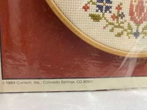 Current Counted Cross Stitch Kit Happiness is Homemade Hoop 7085 Floral Country - Picture 3 of 4