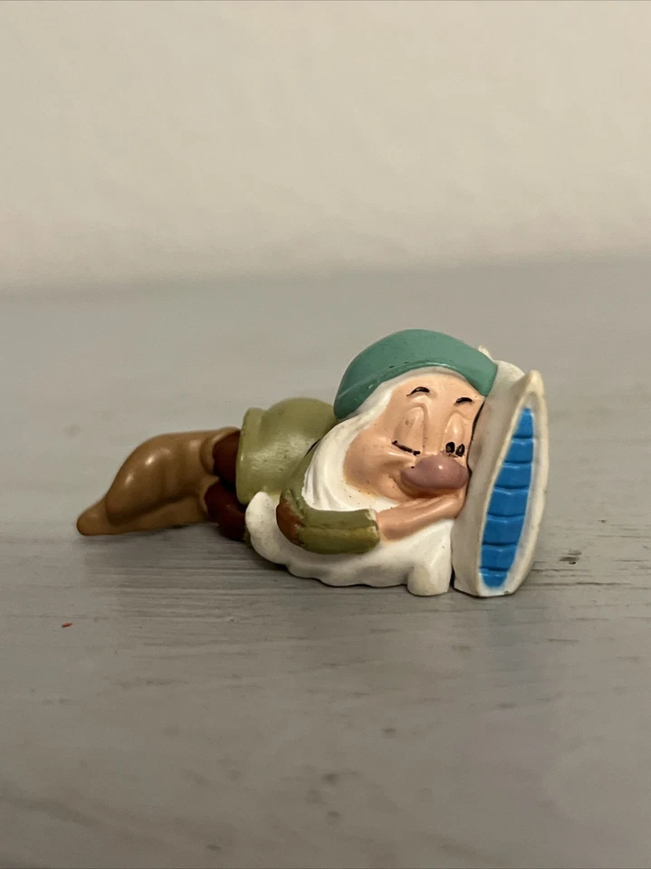 "Figura de acción de 2"" Sleepy con almohada Blancanieves y siete enanitos juguete de PVC de Disney" Foto 4 de 4