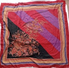 Y Valentino Wool Silk Scarf Shawl 54/52 inch has threads pulled