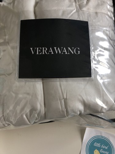 Set of 2 Vera Wang Standard Shams Luster BONE 300 Thread count - Brand New - Picture 2 of 6