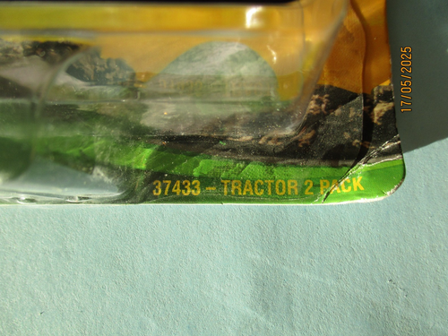 JOHN DEERE - ERTL, SET TRATTORE (37433) Giocattolo (scatola originale mai aperta) - Foto 2 di 6