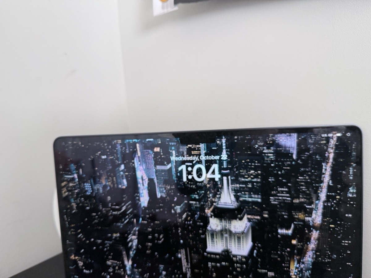Apple MacBook Air 13.6'' 256GB Apple M2 Laptop - MLY33LL/A