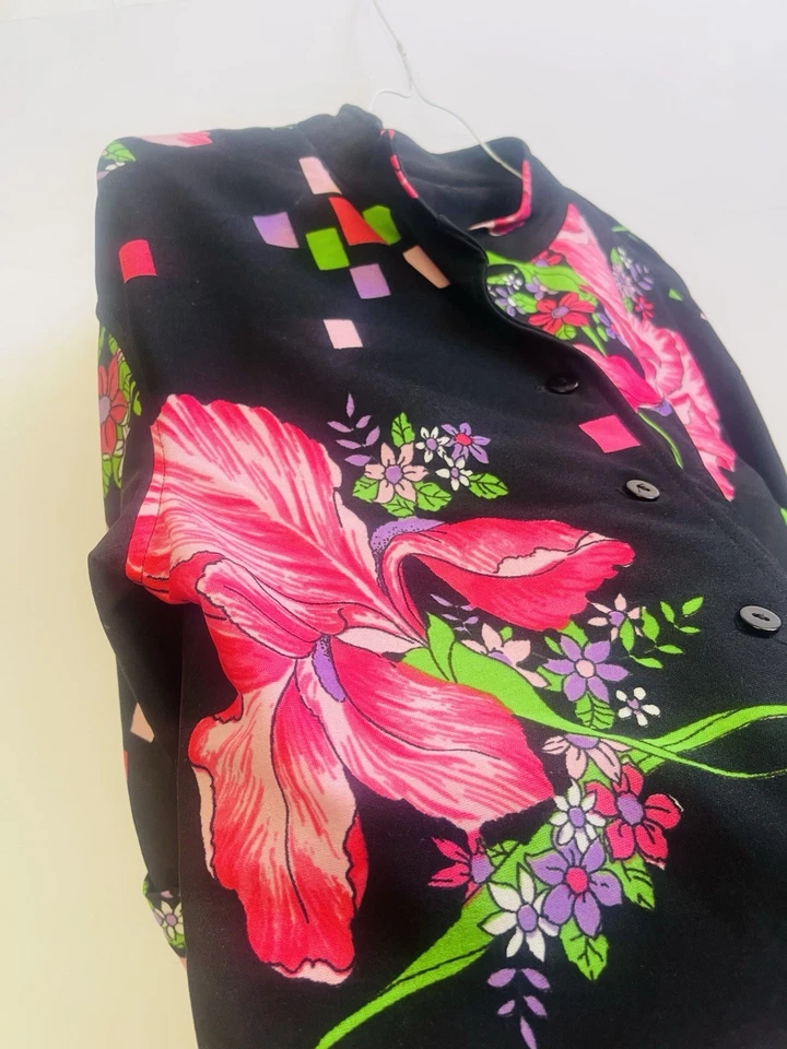 1960’s “ILGWU” Outfit Dress & Button Up - Pink Roses Black W/ Geometric Patterns - Image 4 of 4