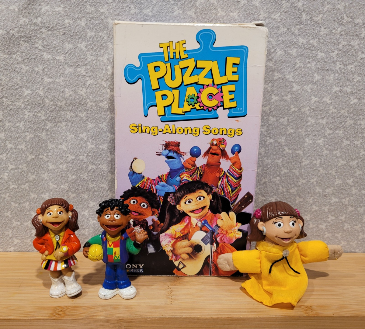 Vintage The Puzzle Place Sing-Along Songs VHS Kiki Finger Puppet