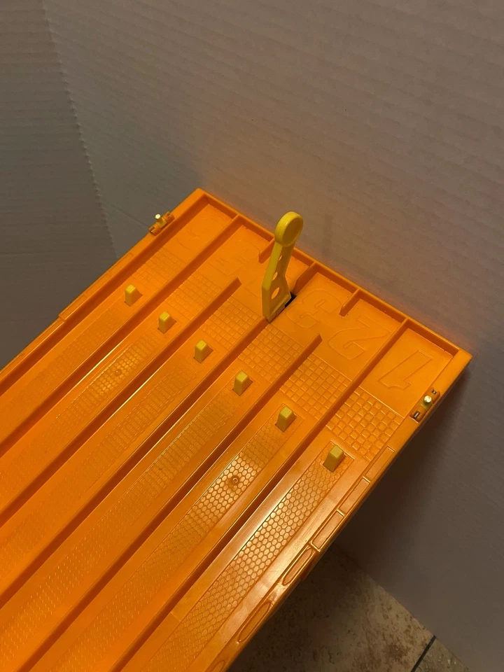 Hot Wheels Super 6 Lane Raceway 1:64 with Electronic Gate Finish Line - Image 3 of 4