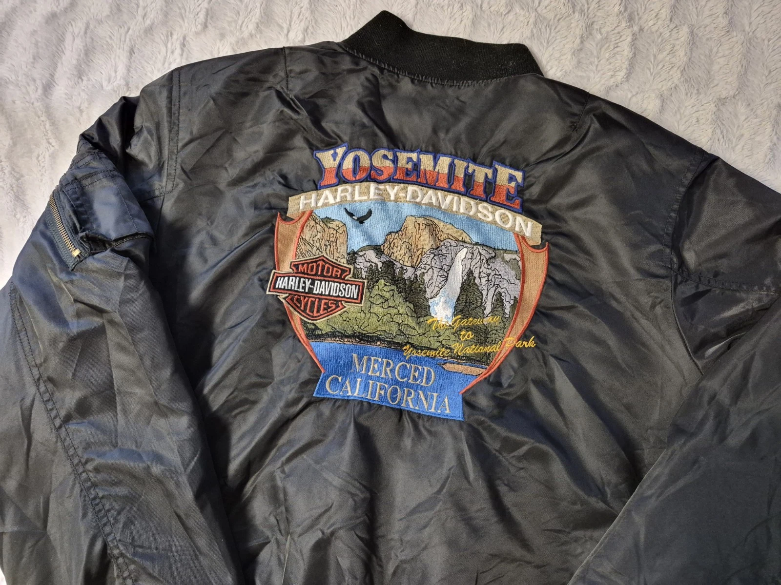 Vintage Harley-Davidson Yosemite Satin Bomber Jacket Mens Large Black Merced 90s
Opens in a new wind
