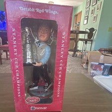 Forever Collectibles Men of the Ice Red Wings Limited Edition Figurine Trophy