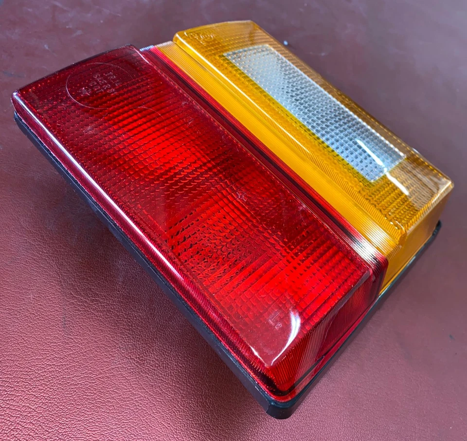 Audi RH Tail Light Assy- 443-945-225 -For 100, 100 Quattro, 5000 & 5000 Quattro - Image 3 of 4