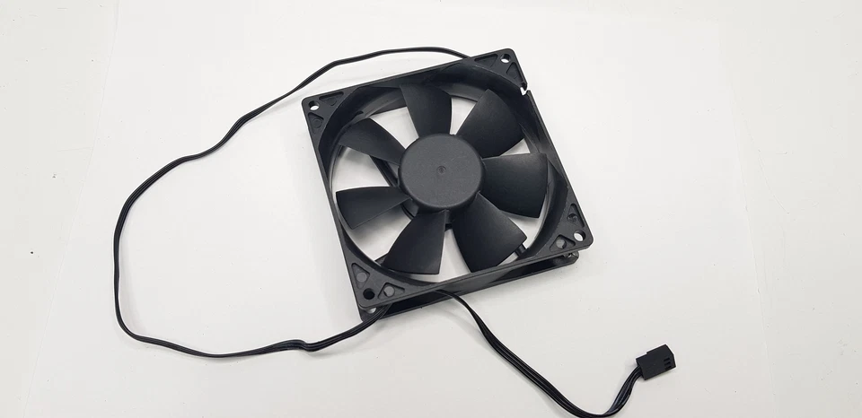 Antec Tricool Cooling Fan Unit 80mm 3pin Black 170915A - Image 3 of 4